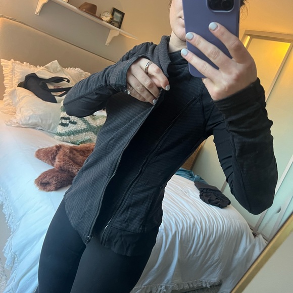 ✨LULULEMON ASYMMETRICAL BLACK JACKET - Picture 6 of 9